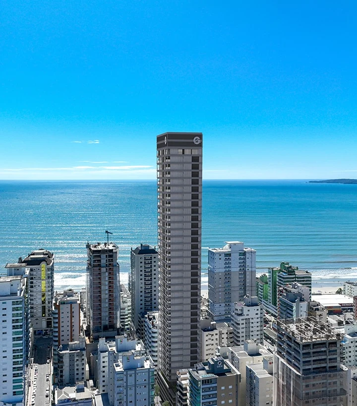 Edifício Clarté no skyline da Meia Praia, em Itapema